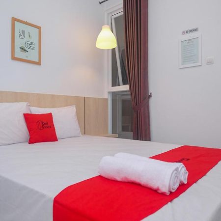 Hotel Reddoorz Syariah @ Tlogosari Semarang à Alastuwo Extérieur photo