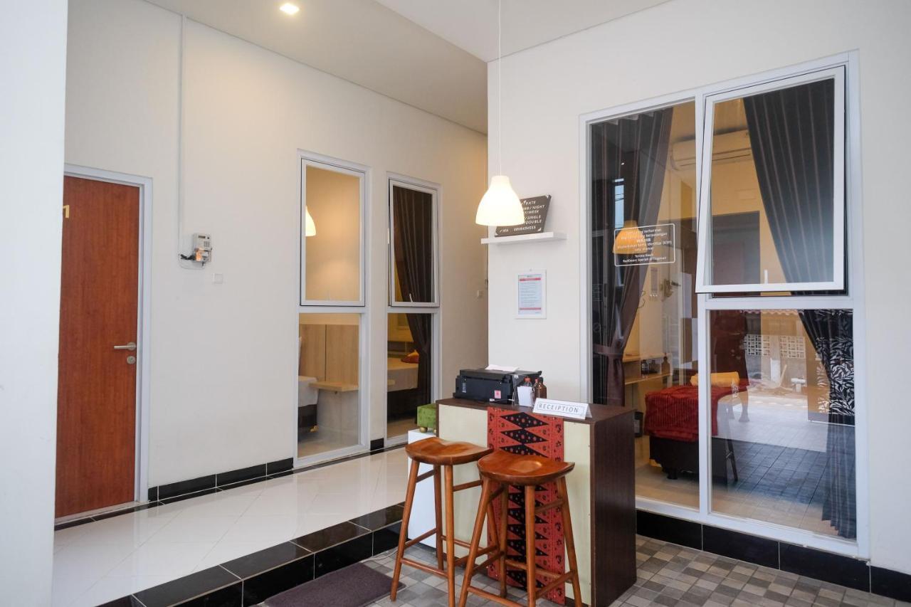 Hotel Reddoorz Syariah @ Tlogosari Semarang à Alastuwo Extérieur photo