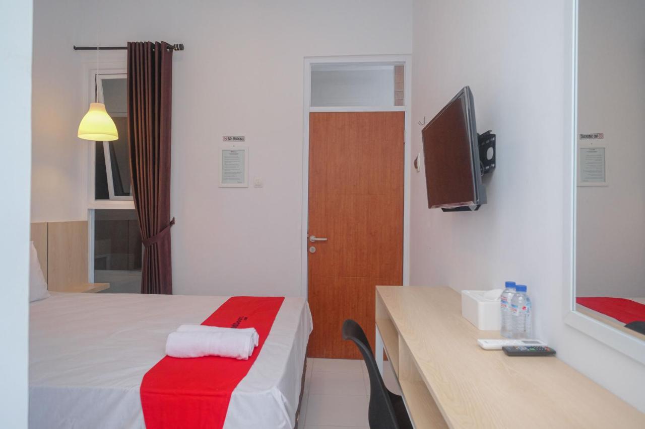 Hotel Reddoorz Syariah @ Tlogosari Semarang à Alastuwo Extérieur photo