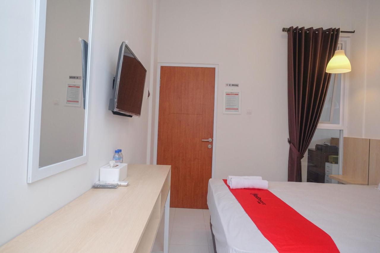Hotel Reddoorz Syariah @ Tlogosari Semarang à Alastuwo Extérieur photo