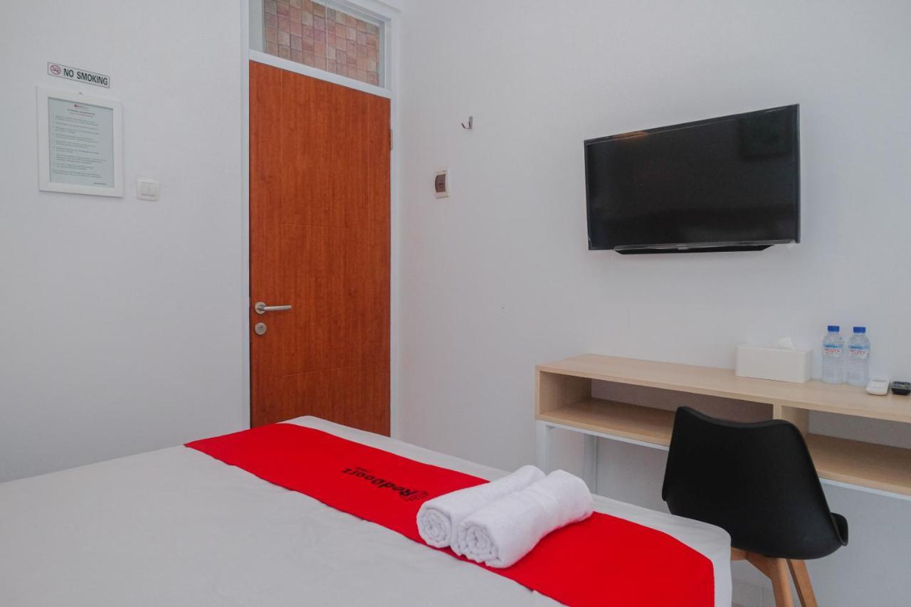 Hotel Reddoorz Syariah @ Tlogosari Semarang à Alastuwo Extérieur photo