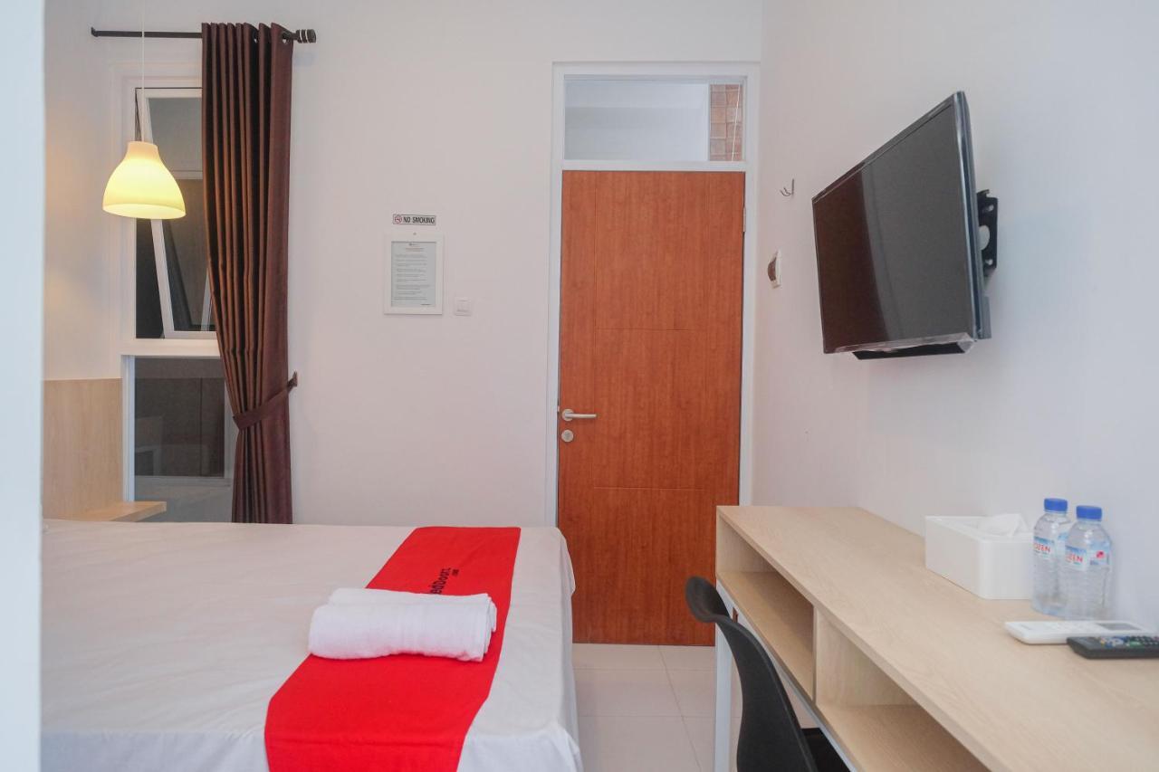Hotel Reddoorz Syariah @ Tlogosari Semarang à Alastuwo Extérieur photo