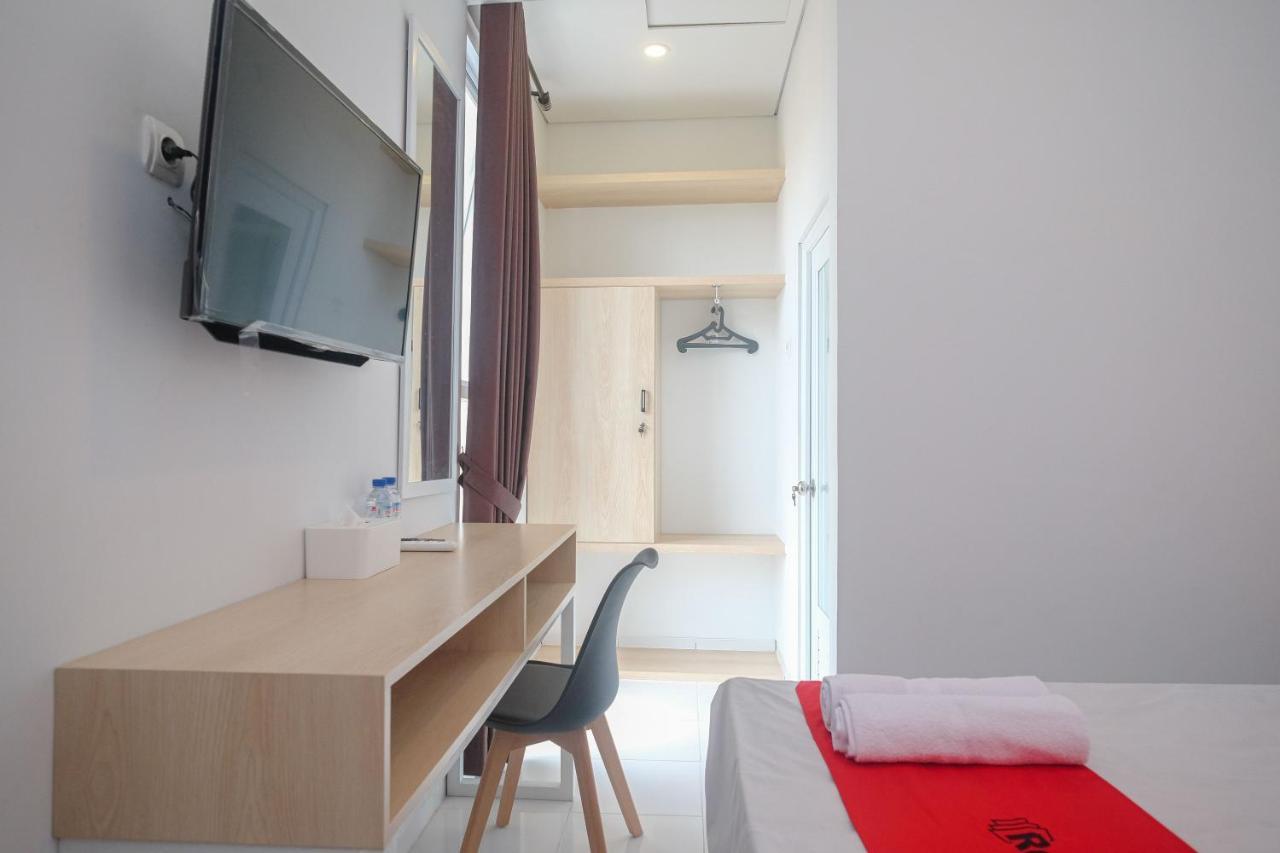 Hotel Reddoorz Syariah @ Tlogosari Semarang à Alastuwo Extérieur photo