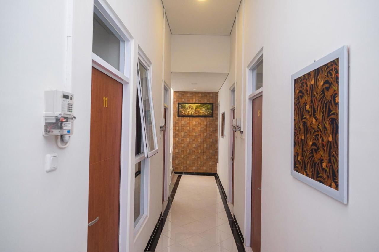 Hotel Reddoorz Syariah @ Tlogosari Semarang à Alastuwo Extérieur photo