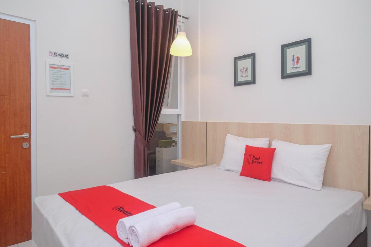 Hotel Reddoorz Syariah @ Tlogosari Semarang à Alastuwo Extérieur photo