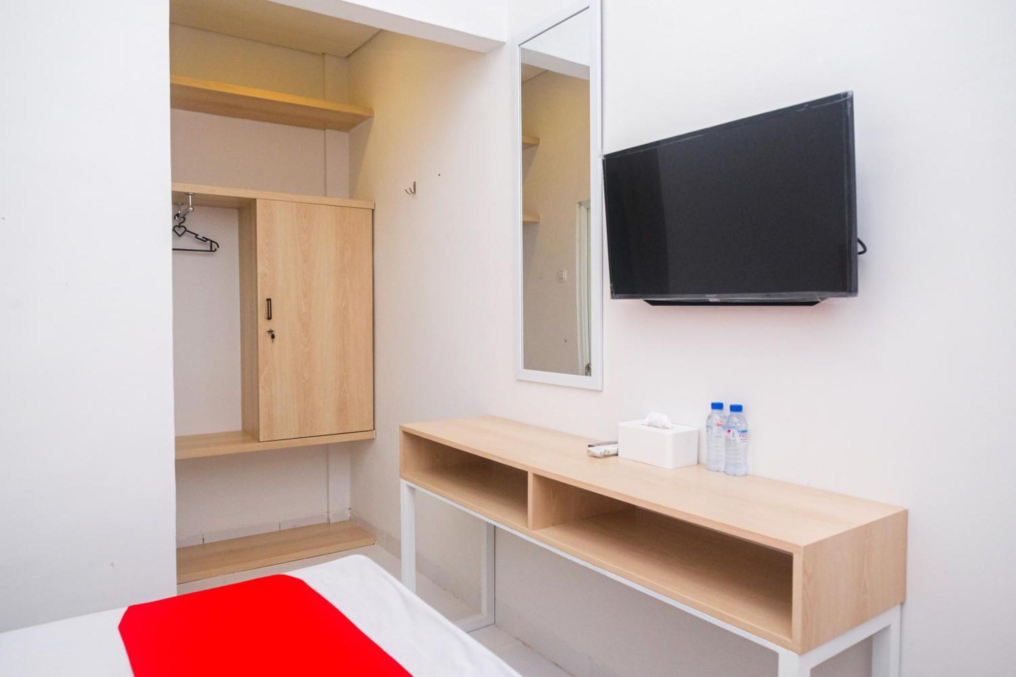 Hotel Reddoorz Syariah @ Tlogosari Semarang à Alastuwo Extérieur photo